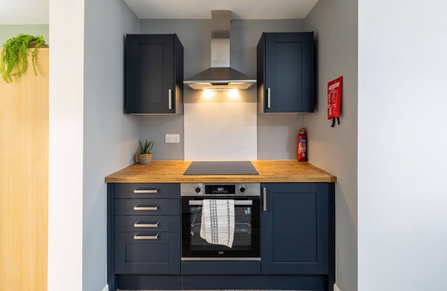 5 QUEEN STREET, pet friendly, character holiday cottage in Whitehaven