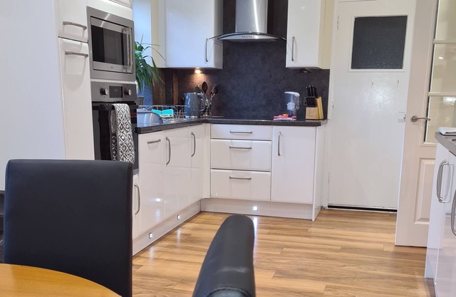 5✳self-catering house-5 beds-driveway parking-netflix-wifi