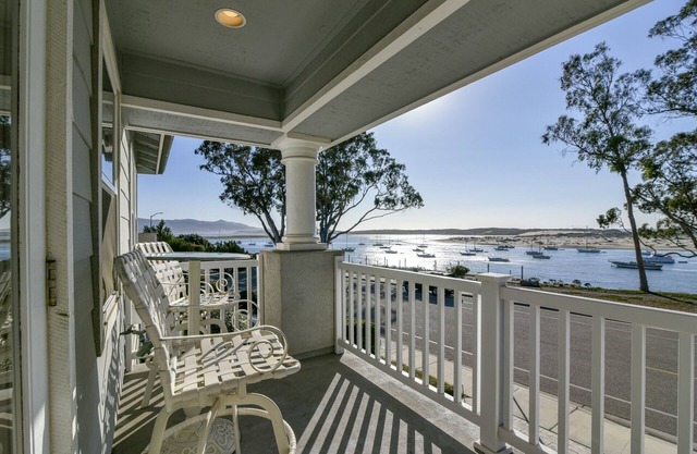 5-Star Luxury Bay front Home! Harbor Views!