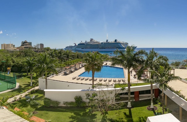 5 Star Luxury Condo with Awesome Ocean View!