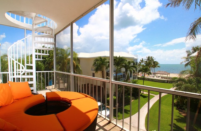 5 Star Modern Oceanfront Islamorada Townhome on the Beach!