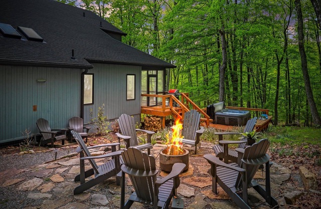 🌟5 STAR Mountain Lodge💦POOL💗Unmatched Hospitality🌷Close to town🎲GAME room