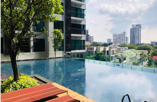 5 Star Sukhumvit Condo Infinity Pool Gym Sauna