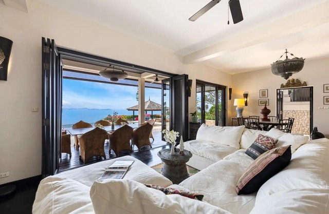 5-Star traditional Rangsit Villa, 6-bedroom retreat with infinity pool and stunning views