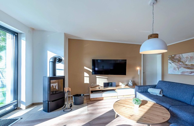 5-star vacation apartment Sonnengruß with a side view of Lake Krakow