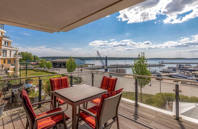 5-star vacation apartment Müritzoase in the harbor residence Waren