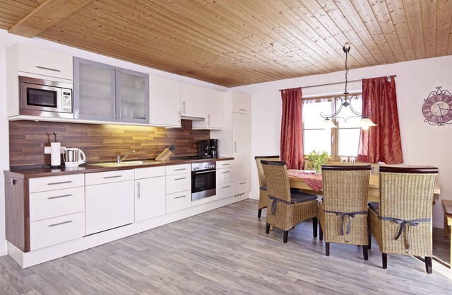 5-star vacation apartment with south-facing balcony for 1-8 people, 105 sqm