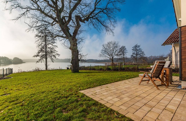 5-star vacation home directly on the lake with sauna-fireplace-103m² for 4 persons