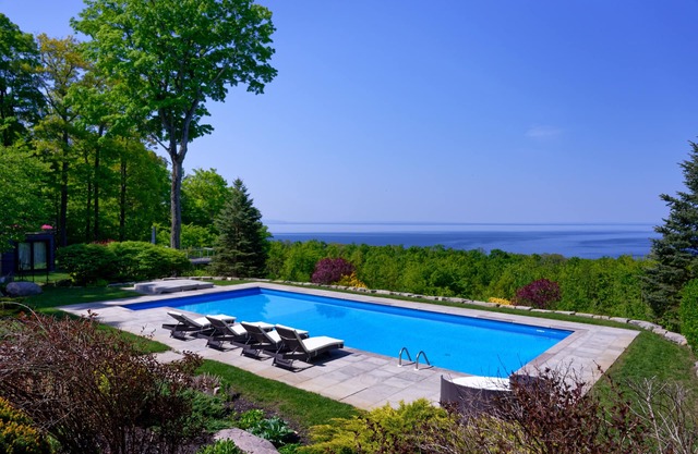 50' Pool, Hot Tub, 22 Acres Spectacular Georgian Bay Sunsets & Beach