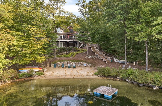 5000 Square Foot Winnipesaukee Luxury Home For 14 With 455 Feet of Waterfront