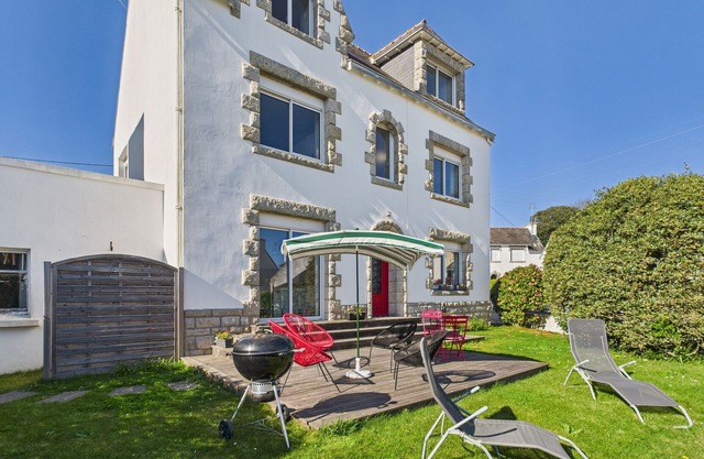 500m from the beach – house for 8 adults 1 child
