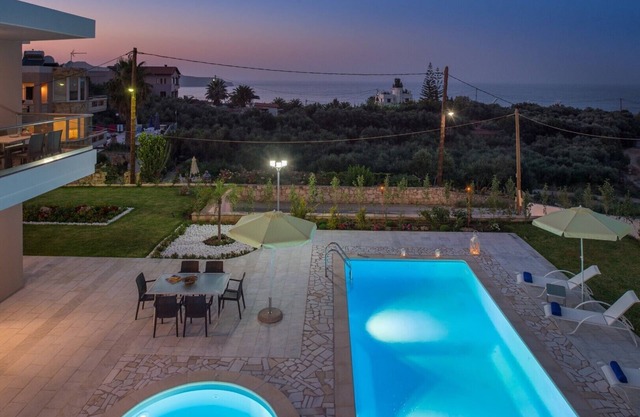★ 500mt to beach Heated Pool ★ Indoor seaview jacuzzi ★ Sea view ★ Walk market/tavern