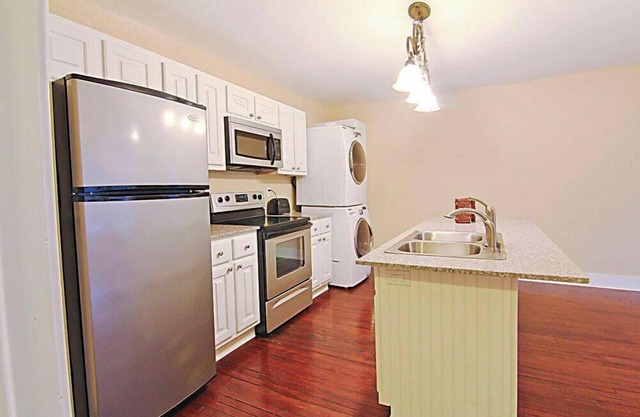 501#A - Historical Downtown w/Modern amenities!
