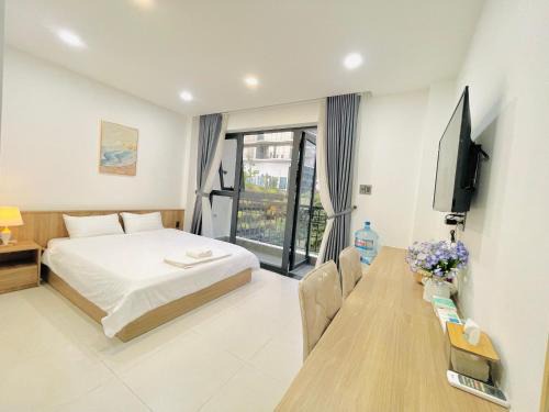 501 Modern Studio with Balcony & Kitchen