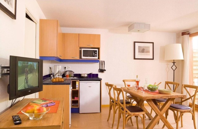 50m from shops, swimming pool, balcony, 32m², Les Orres