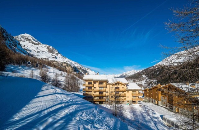 50m from ski slopes, 7th floor, fitness, swimming pool, sauna, hammam, balcony, tv, ski locker, 72m²