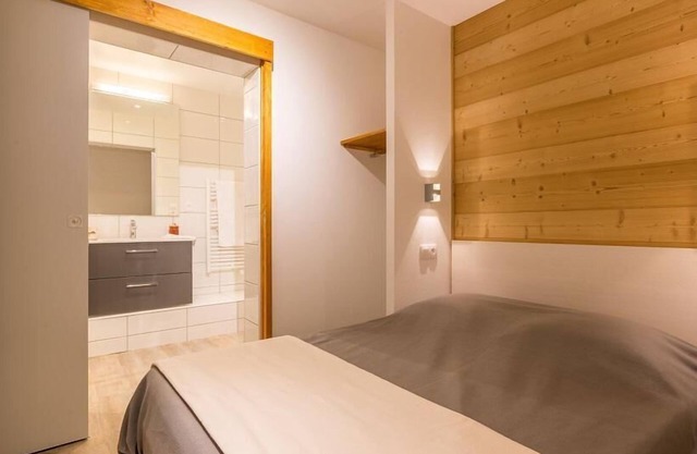 50m from ski slopes, balcony, tv, ski locker, 77m², Serre Chevalier