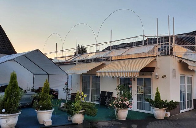 51381Leverkusen Ferienwo - Monteurwo - Bungalow - 6 Pers. - drei Zim je 2 Betten - löffelfertig -Zur Sonnenblume