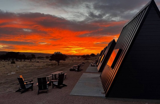 #52 Star-Gazing A-frame cabin, King Bed, No Pets, Bathroom at Bath house