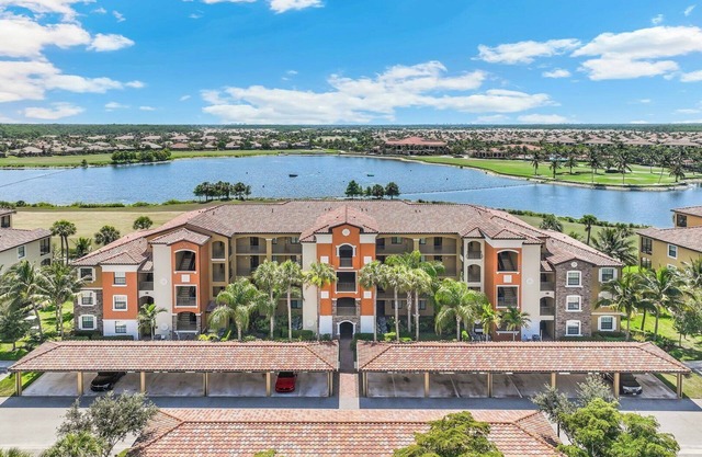 537 Bonita National Condo