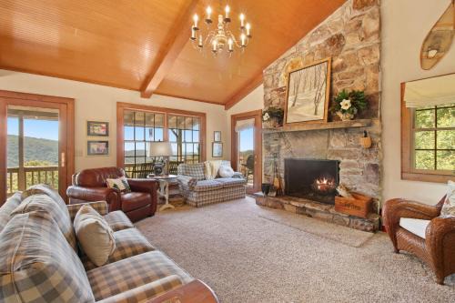 573 Meadow Ave by Carolina Stays