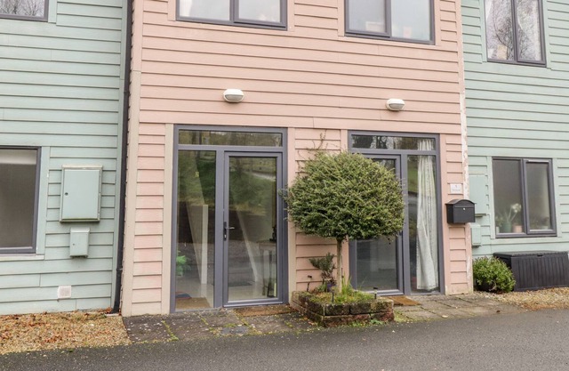 59 RIVER RUN, pet friendly, with a garden in Belturbet, County Cavan