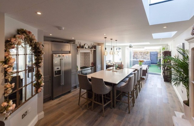 5bedvictorianhseputneyriverside.boutique.homelyenglishhouseinlondon