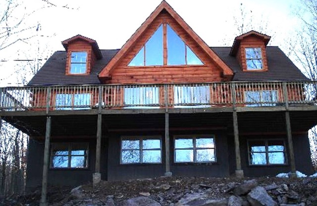 5BR 4BA Sleeps 20 Bachelor Parties And Family Reunions. Free WIFI Secluded!