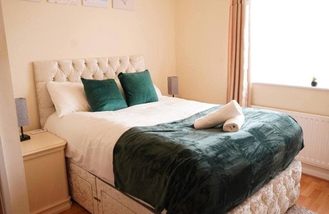 5BR Family Stay w/Garden & BBQ