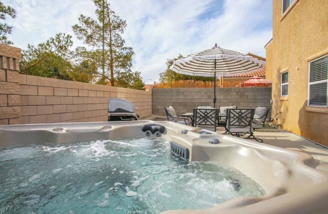 5BR Home w/Hot Tub & Pool Table | Modern Luxury