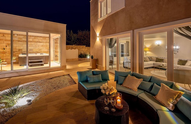 5BR Inland villa Senses with pool and spa in authentic village with great food