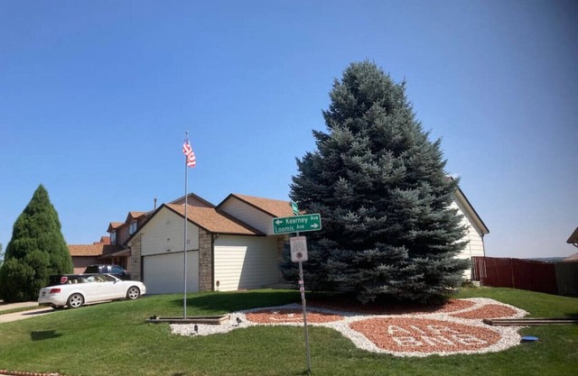 5BR Kid-friendly Retreat w/Hot Tub, BBQ grill, Fire Pit, Near Attractions