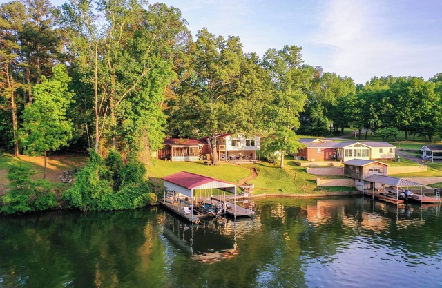 5BR - Lakefront Home - 4 King Beds, Private Dock, Kayaks, Canoe, & Fast WiFi