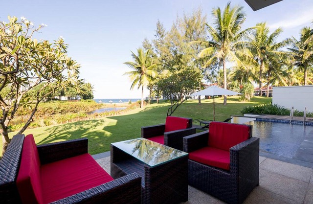 5BR Little Seaview Pool Villa In Ocean Resort