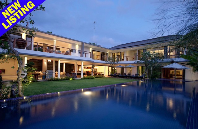 5BR Luxury Villa, 9Min Walk To Jimbaran Beach! W/Spacious Swimming Pool!