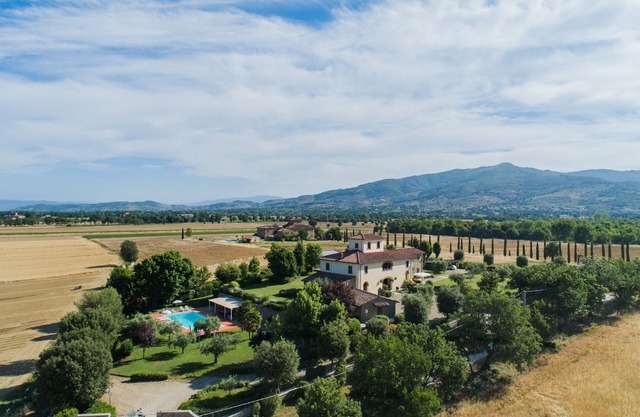 5BR Luxury Villa, Sublime Location, Private Pool, Sauna, Colour-therapy Shower