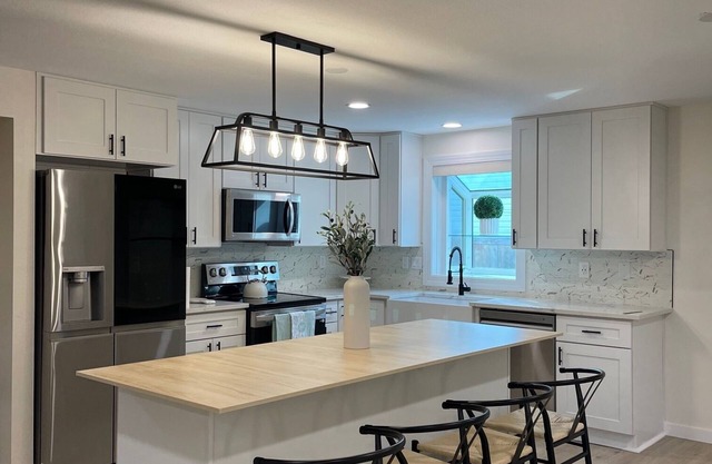 5BR Modern Home w/ Hot Tub PDX
