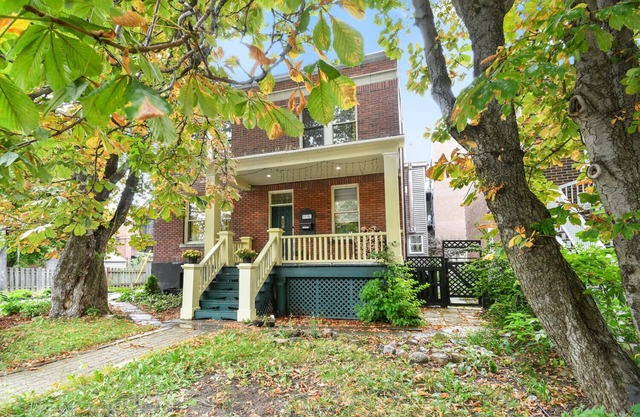 5BRD Cozy cottage in Montreal w/car park