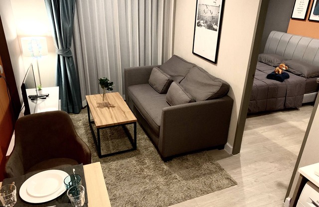 5mins to MRT Cozy brand new apartment with big garden pool,style decoration