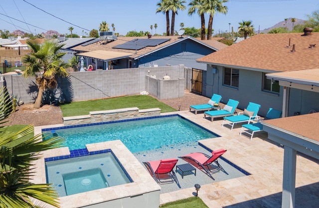 5mins to Old Town! Pool & Spa w/covered patio & Outdoor TV!