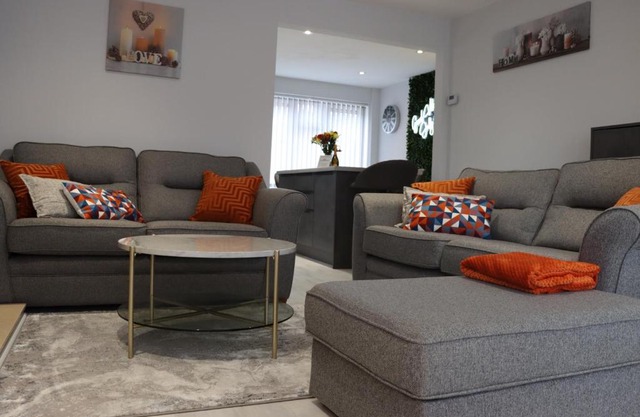 5star Family Retreat Near Alton & Drayton Manor