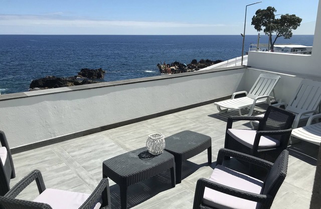 6/8 Guests 3 bedrooms - Ocean Front House. Amazing Terrace on the Ocean