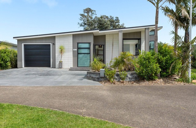 6 Bdrm Luxury Beach Getaway