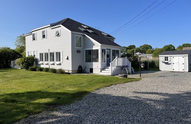 6 bed, 2 bath home walk to Jeness Beach. Ideal for destination wedding guests.