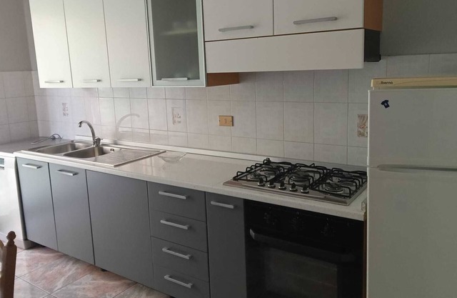 6 bed apartment 10 minutes from the sea by car
