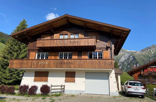 6 bed apartment, located in a quiet area.