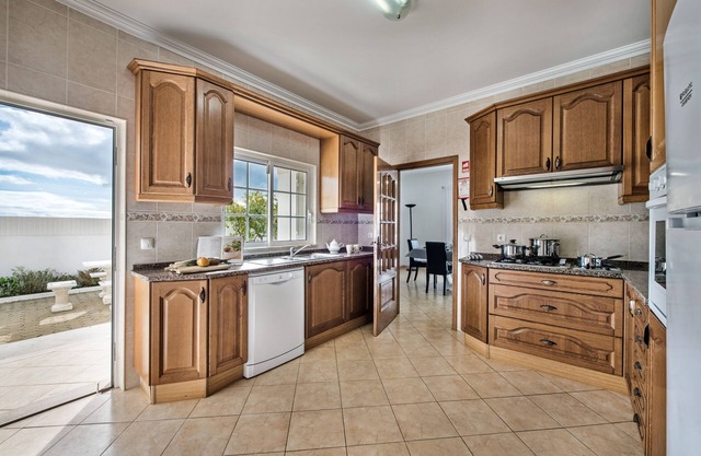 6 bed room Albufeira With all that you *HEATED POOL*when required