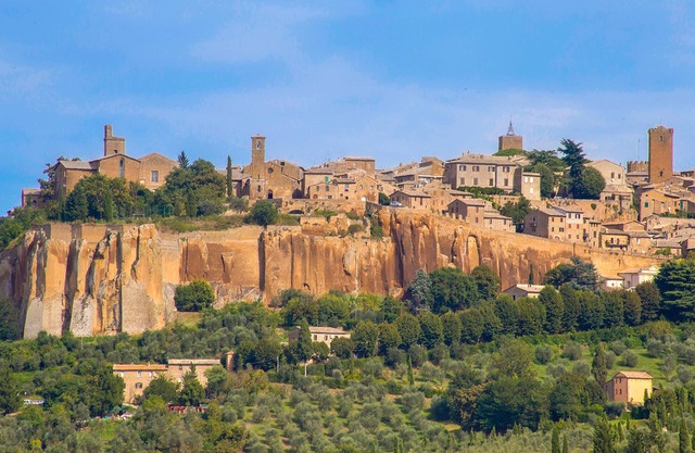 6 bedroom accommodation in Collazzone PG