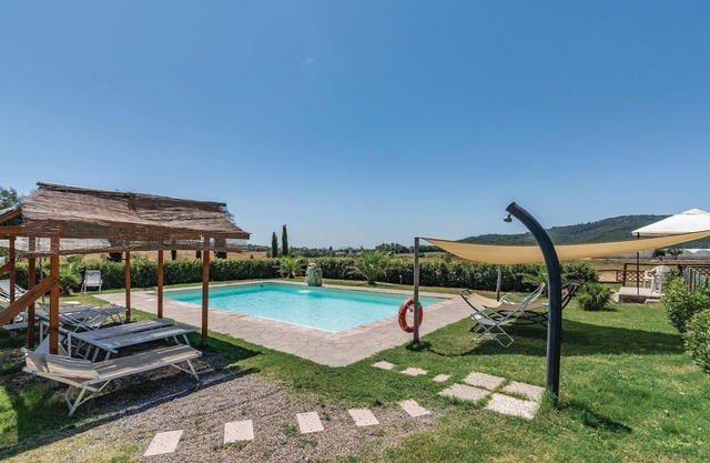 6 bedroom accommodation in Giuncarico -GR-