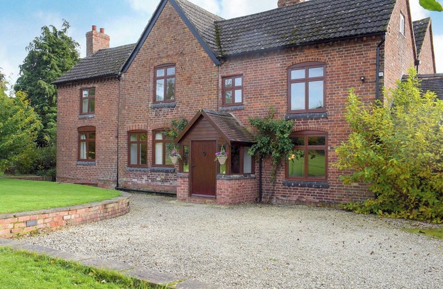 6 bedroom accommodation in Noneley, near Shrewsbury